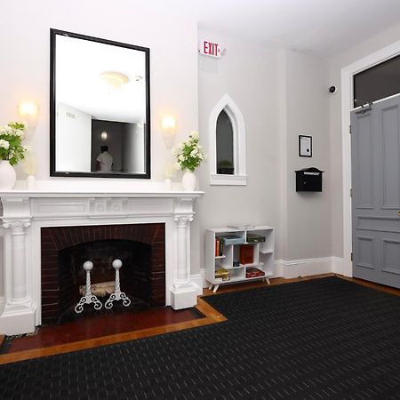 Stylish Studio On Newbury St #3 Boston Exterior photo