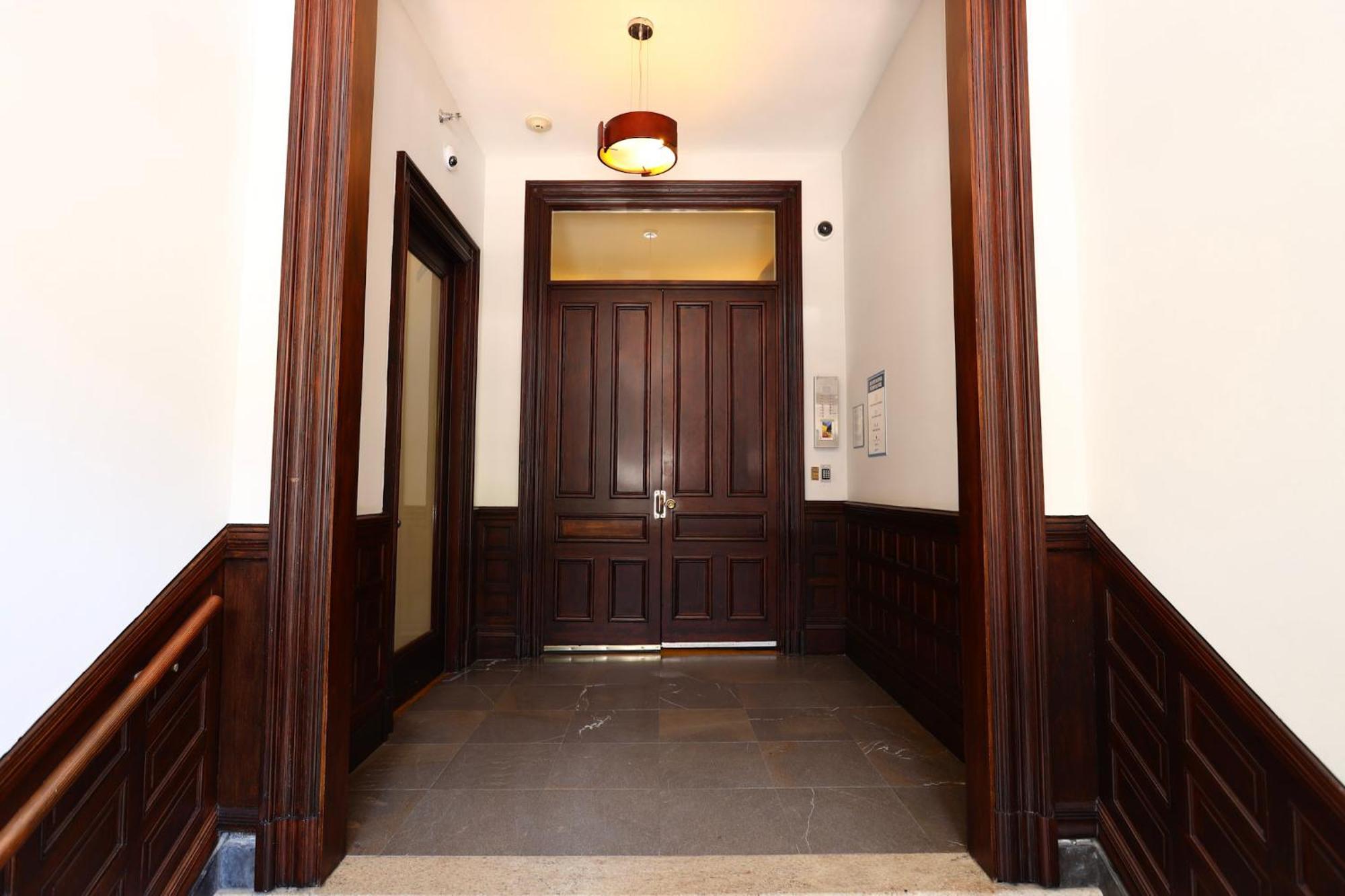 Stylish Studio On Newbury St #3 Boston Exterior photo